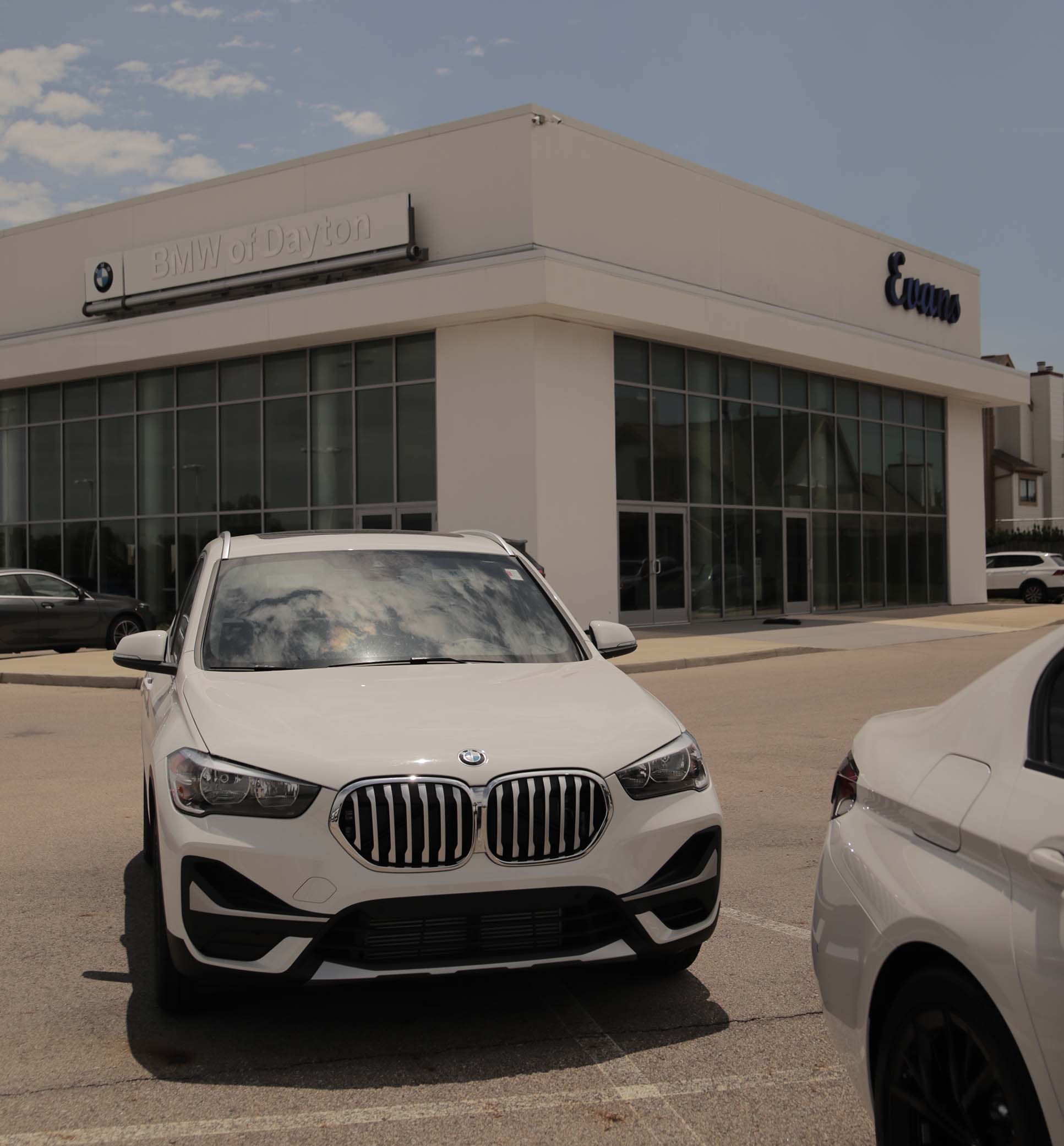 New BMW vehicle in Dayton, OH