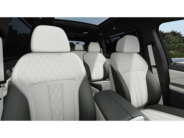 2027 BMW X7 M60i