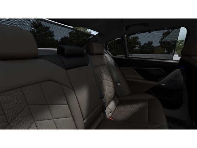 2027 BMW 550e 550e xDrive