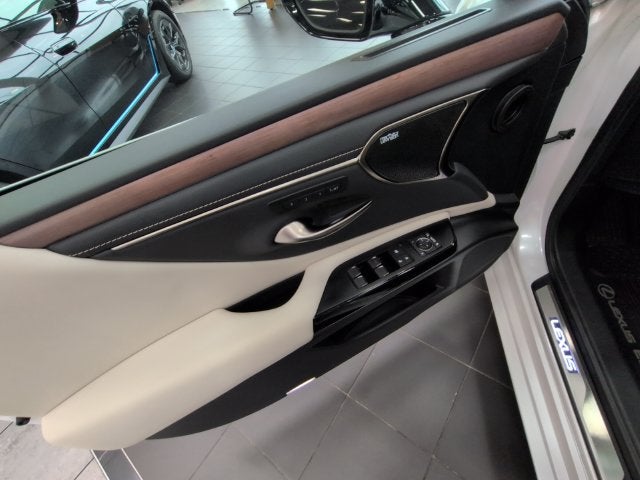 2025 Lexus ES 350 Ultra Luxury