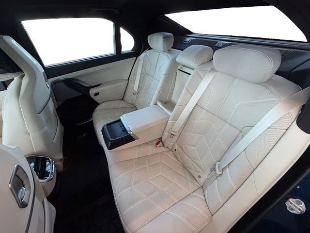 2026 BMW 7 Series 740i xDrive