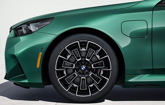 The BMW M5 Touring’s tire wheel. | BMW of Dayton in Dayton OH